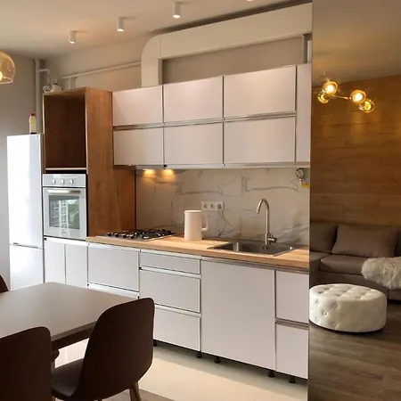 в авалон на вулиці чорновола 16є новобудова