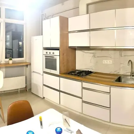 в авалон на вулиці чорновола 16є новобудова * Lemberg