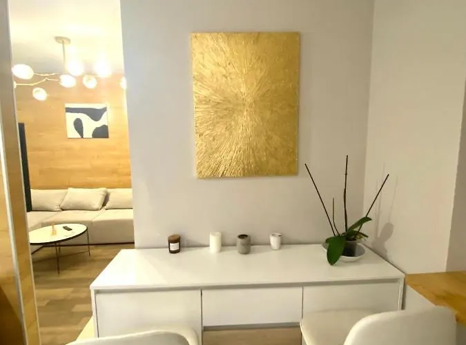 в авалон на вулиці чорновола 16є новобудова *