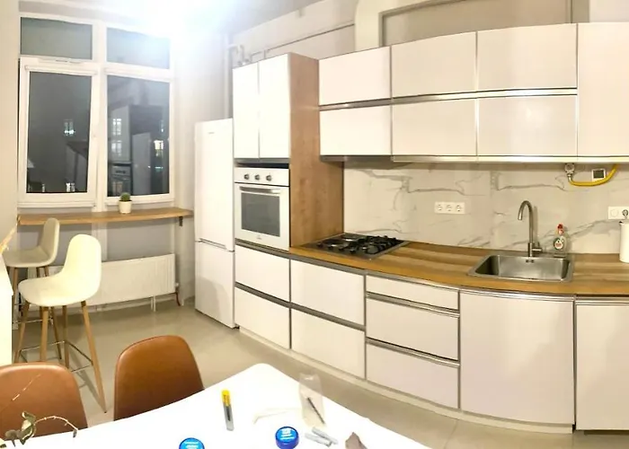 в авалон на вулиці чорновола 16є новобудова * Leópolis