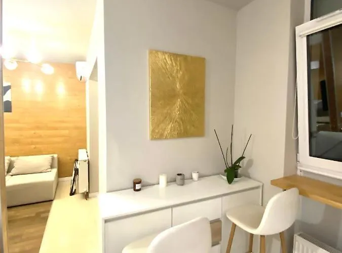 в авалон на вулиці чорновола 16є новобудова Apartamento Leópolis