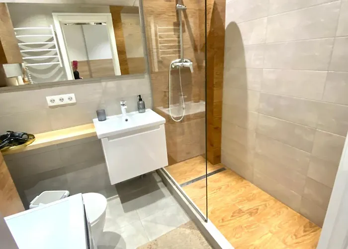 в авалон на вулиці чорновола 16є новобудова * Lviv