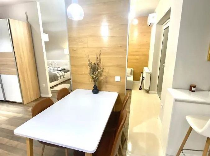 в авалон на вулиці чорновола 16є новобудова Lviv